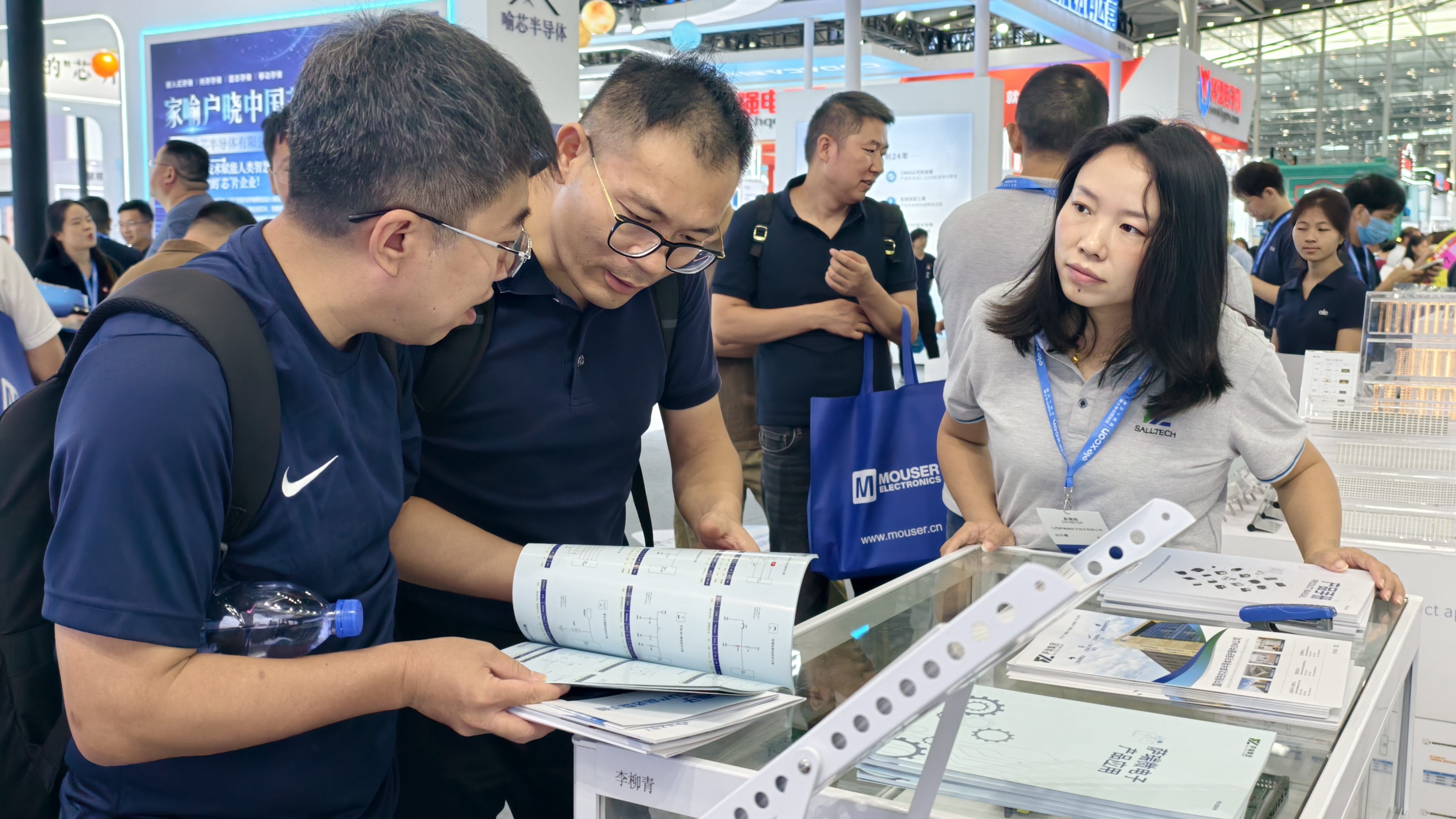 荣耀收官！江西KU酷游微电子闪耀 2025 深圳电子展并荣获年度大奖